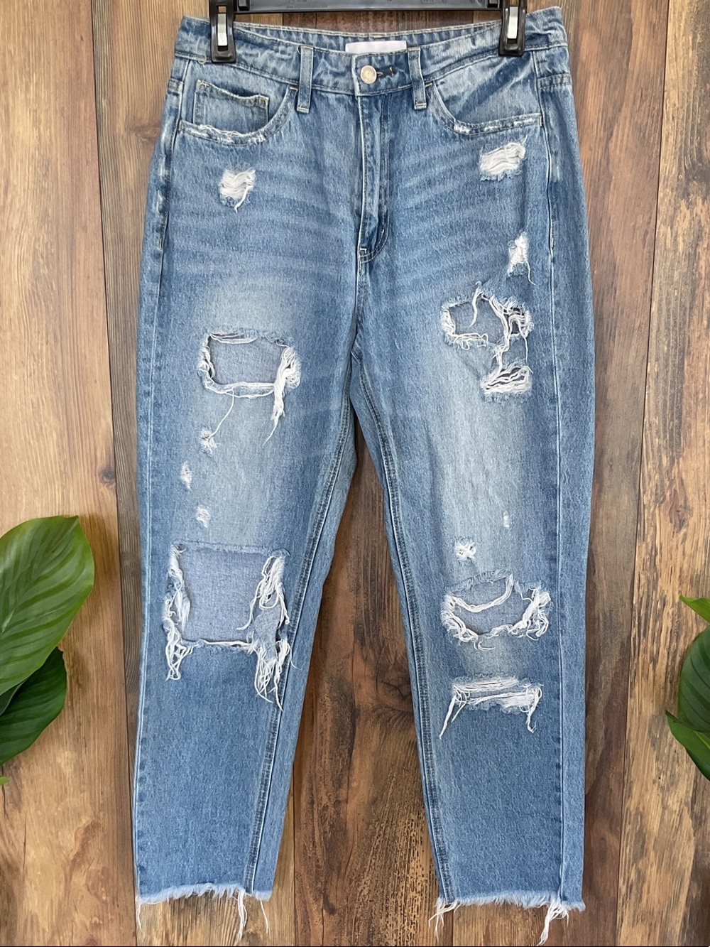 Vervet Destroyed Relaxed Mom Crop Fit Jeans 29    413B